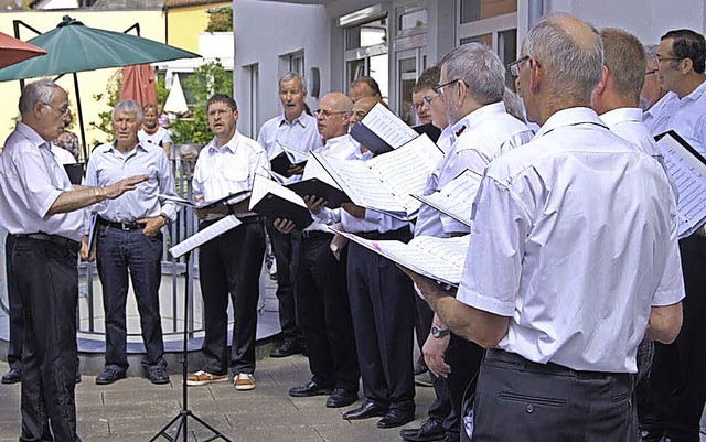 Schon Tradition hat der Auftritt der S...wohner wurden zum Mitsingen animiert.   | Foto: ZVG