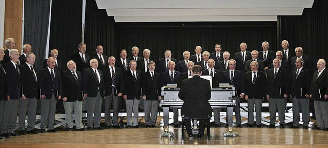 Der  Arnold-Chor aus Kempen ist unter ...nes Konzert in der Festhalle Kollnau.   | Foto: Karin Heiss