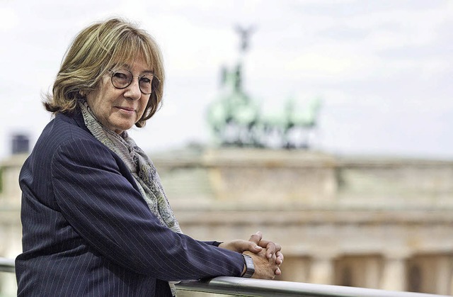 Neue Prsidentin vor Quadriga: Jeanine Meerapfel  | Foto: dpa