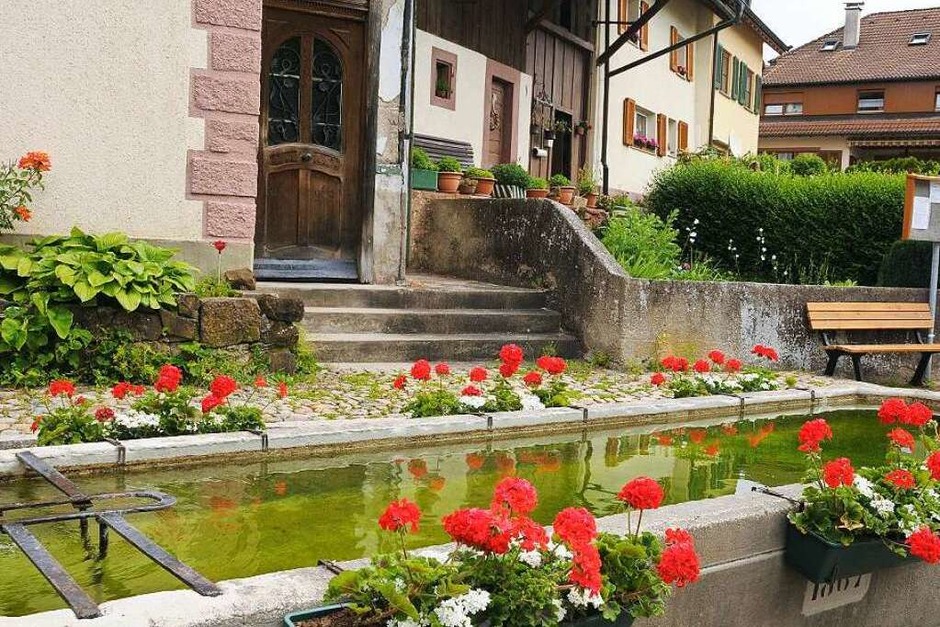 Der obere Dorfbrunnen (Foto: Robert Bergmann) Der obere Dorfbrunnen (Foto: Robert Bergmann)