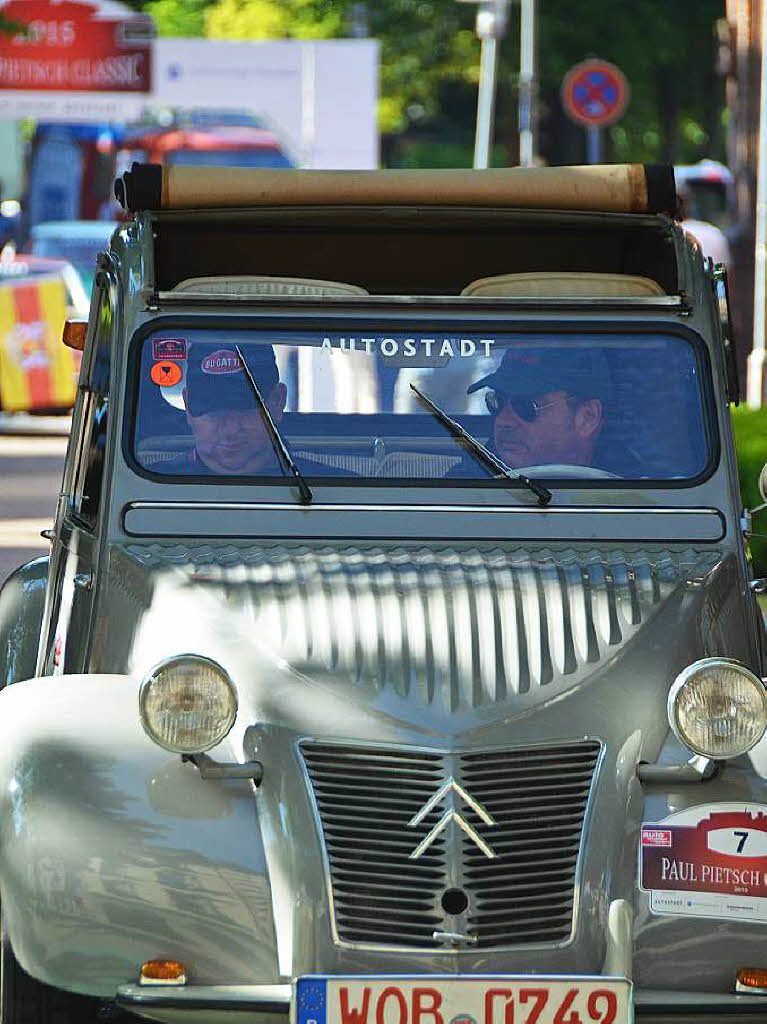 Mit 12 PS auf die Strecke. Hoffentlich packt der 2 CV die Vogesen.