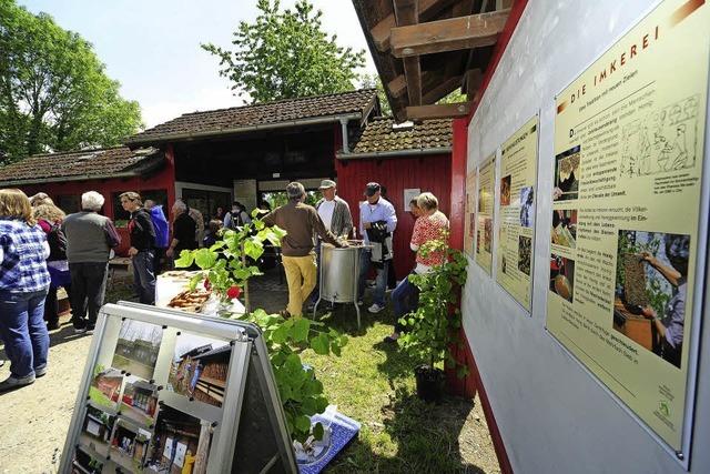 Infos und Fhrungen beim Bienensonntag auf dem Mundenhof