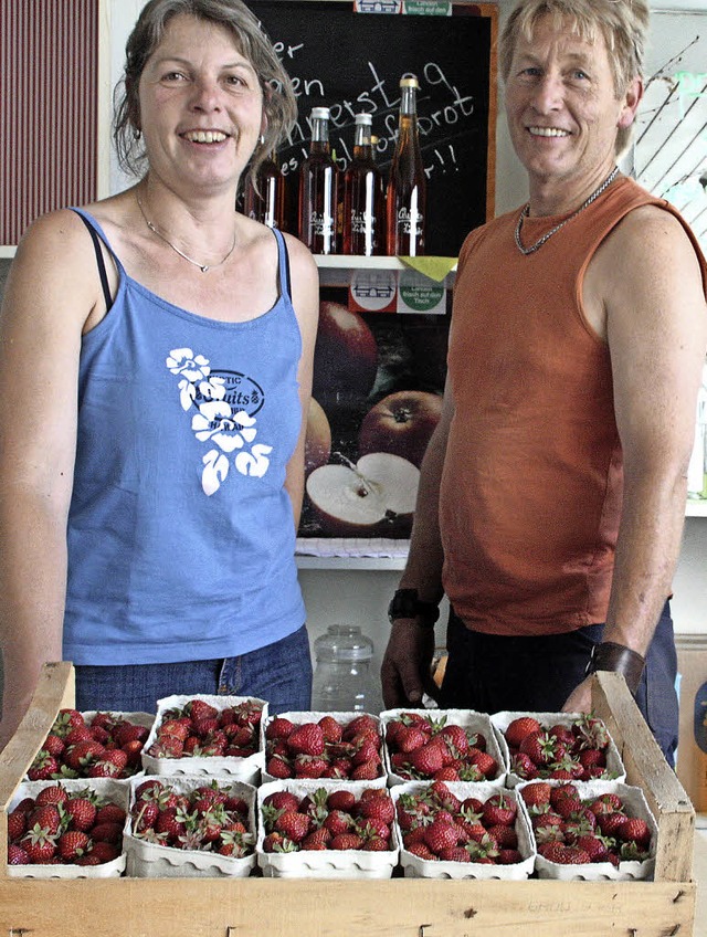 Krbchenweise Erdbeeren: Marianne und Erich Matt  | Foto: Jrn Kerckhoff