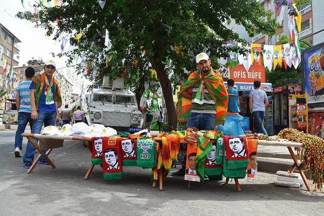 Wahlkampf der  HDP in Diyarbakir: Das ...ischen Partei knnte entscheidend sein  | Foto: dpa