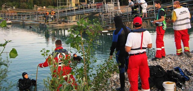 Rettungseinsatz am Baggersee in Kenzin...sstlosen Mann aus sieben Metern Tiefe.  | Foto: Feuerwehr Kenzingen