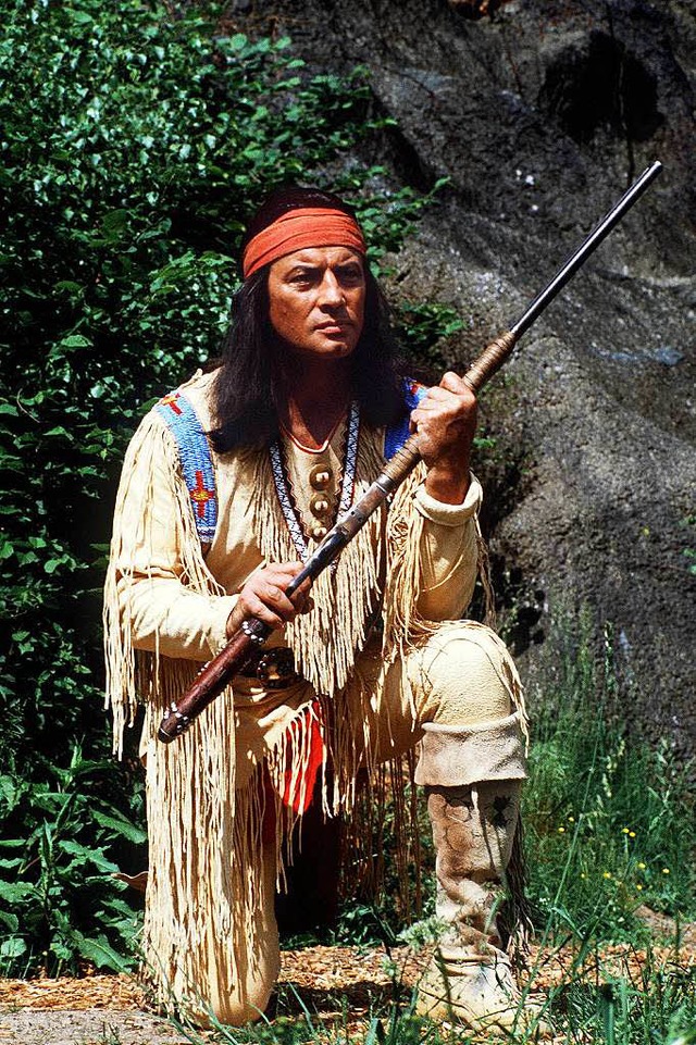 Pierre Brice in seiner Paraderolle des Winnetou  | Foto: dpa