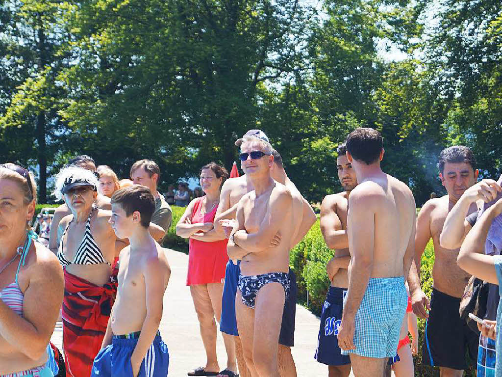 Impressionen vom ersten Badewannenrennen im Bad Sckinger Waldbad