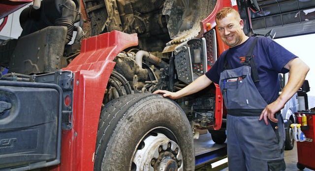 Firmenchef Tim Grotz ist Experte fr reparaturbedrftigen Brummer.   | Foto: Michael Haberer