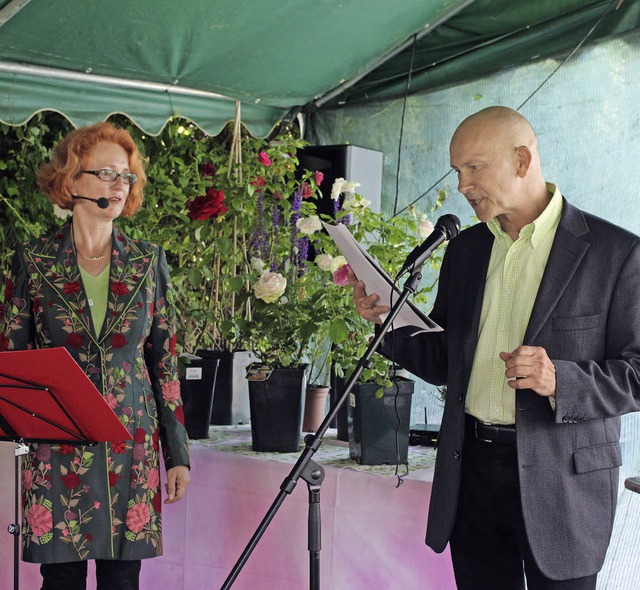 Poetische  Rosenhppchen  servierten M...udengrtnerei  Grfin von  Zeppelin.    | Foto: Ingeborg Grziwa