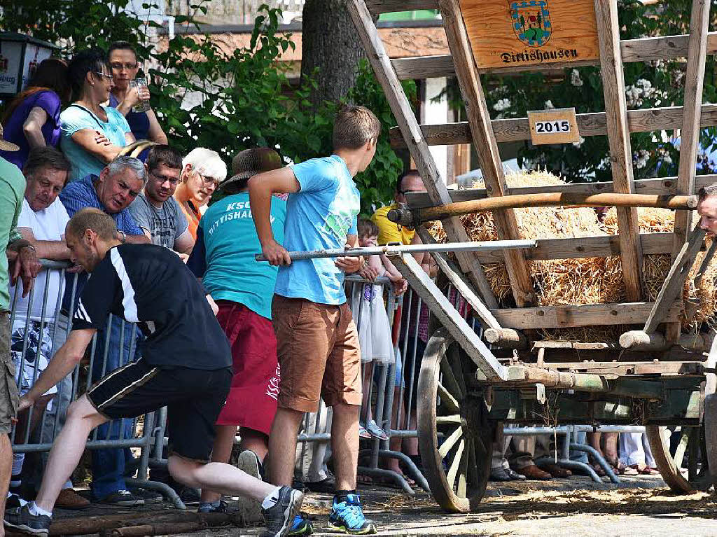 Eine Gaudi frs ganze Dorf – das Leiterwagenrennen hat Dittishausen am Sonntag in Atem gehalten. Gewonnen hat schlielich der rtliche Sportverein.