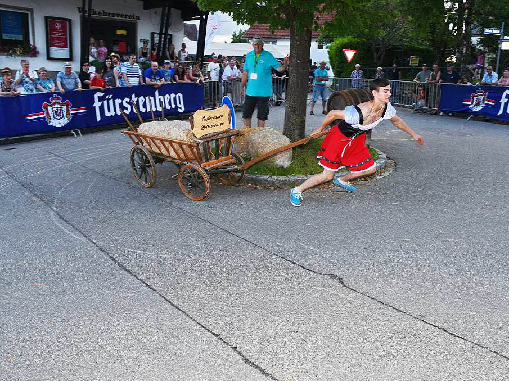 Eine Gaudi frs ganze Dorf – das Leiterwagenrennen hat Dittishausen am Sonntag in Atem gehalten. Gewonnen hat schlielich der rtliche Sportverein.