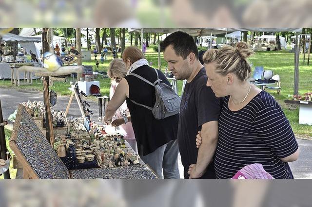 Vielfltiges Angebot beim Tpfermarkt auf dem Breisacher Weinfestgelnde