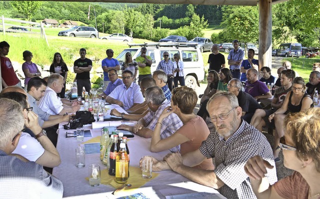 Krisengesprch der Elztal- und Kandelf...erverbandes und zahlreichen Fliegern.   | Foto: Nikolaus Bayer