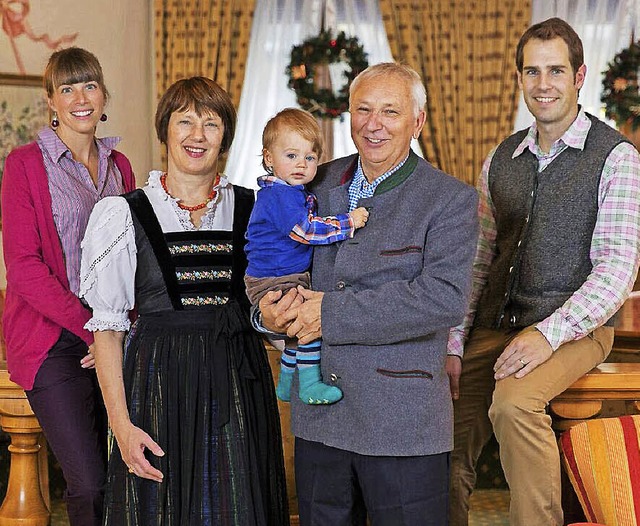 Die Familie (von links): Uta und Rita ... Partner von Rita Thoma, Jrgen Thoma.  | Foto: privat