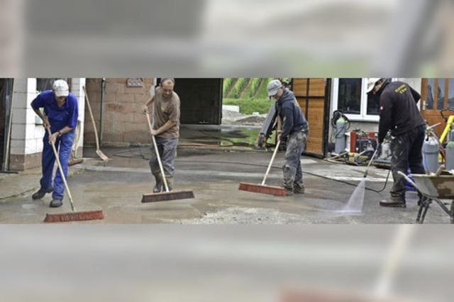 Gerllmassen legen den Bahnverkehr lahm