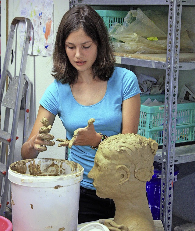 Beim Kunstsommer kann man skulptieren lernen.   | Foto: Kunstsch