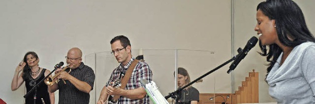 Die texanischen  Sngerin Sheena Doorn...r Band ein mitreiendes Gospelkonzert.  | Foto: Regine Ounas-Krusel