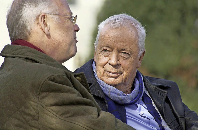 Paul Sahner (rechts) im Gesprch mit Rudolf Scharping   | Foto: SWR/Lonamedia