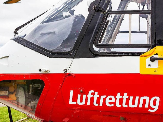 Mit einem Rettungshubschrauber wurde d... die Uniklinik nach Freiburg geflogen.  | Foto: Carlotta Huber