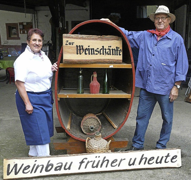 Wilhelm und Sofie Fssler zeigen in ih...22;Weinbau gestern und heute&#8220;.    | Foto: Reiner Beschorner