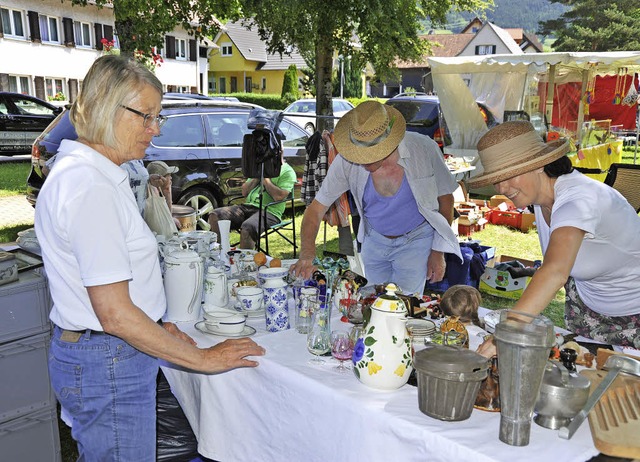 Schattige Pltze waren gefragt beim Flohmarkt.   | Foto: Horst Dauenhauer