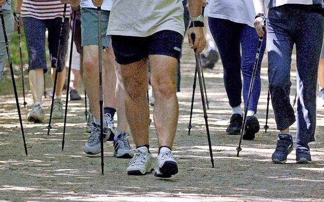 Dem Nordic Walking frnen an diesem Wo...hundert Sportbegeisterte in Breitnau.   | Foto: Bernd Wstneck/dpa