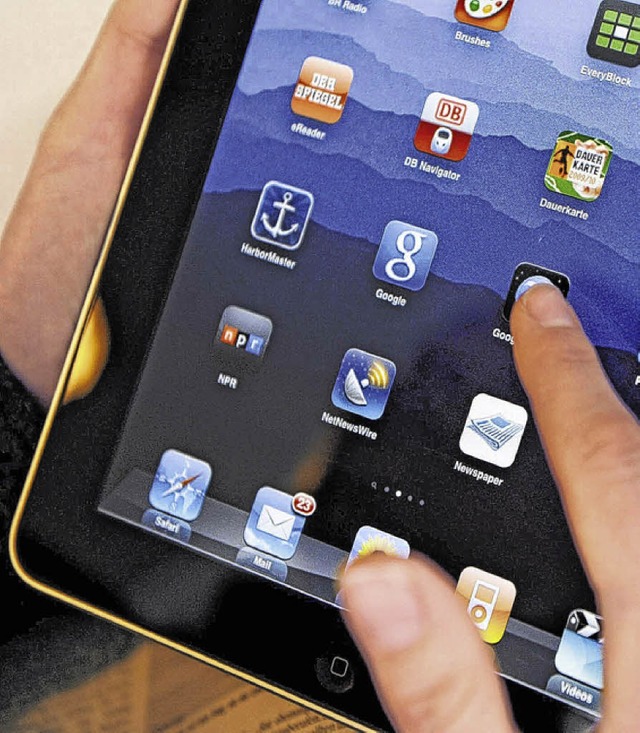 Mit dem iPad umgehen ist keine Hexerei.   | Foto: dpa