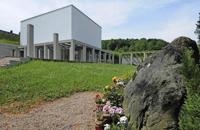 Nicht mehr ganz dicht: die Aussegnungshalle in Maulburg   | Foto: archivbild: Robert Bergmann