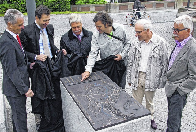 In unmittelbarer Nhe zur Brigach und ...der Brgerstiftung sein Bronzerelief.   | Foto: Niederberger