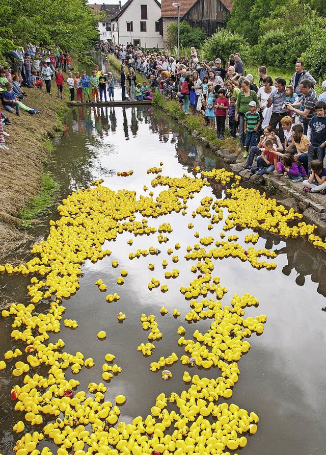 Gelb dominierte am Mittwoch im Gewerbekanal   | Foto: Olaf Michel