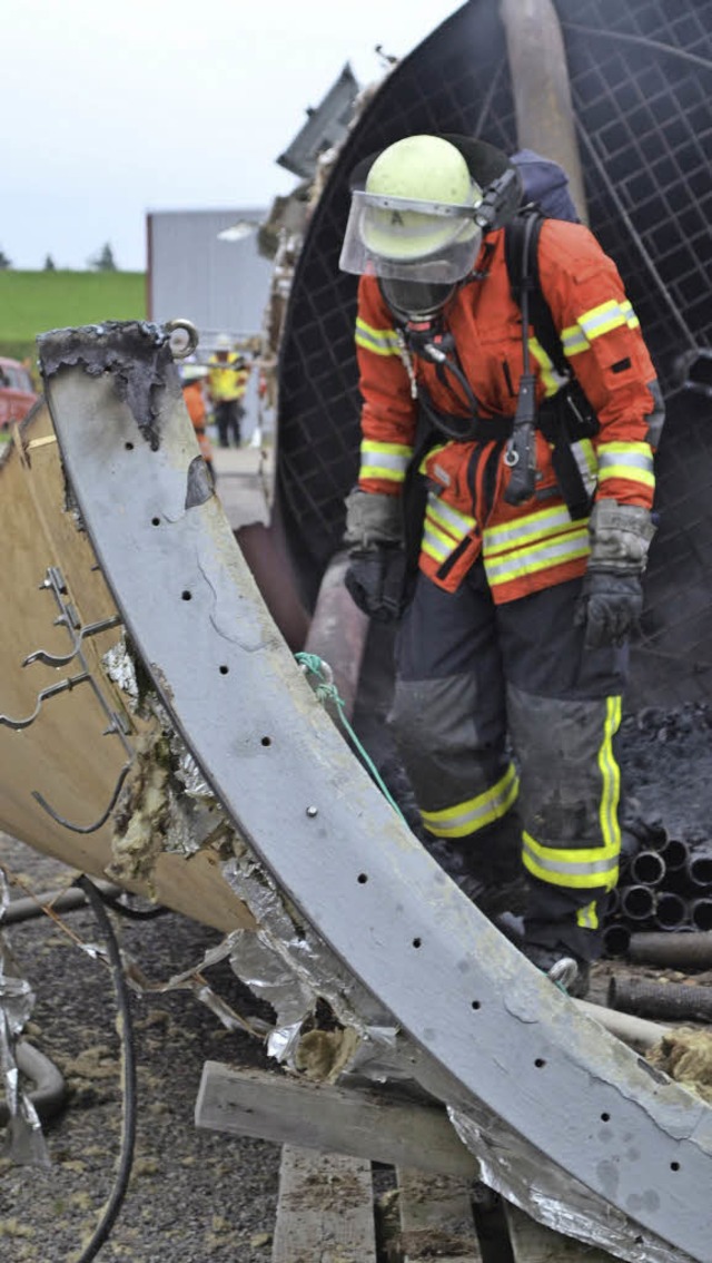 Feuerwehr verhindert greren Schaden.  | Foto: Kamera 24