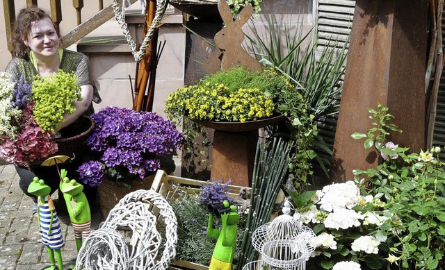 Vlasta Beyer prsentiert in ihrem Themenhof alles zum Thema Blumen.   | Foto: Reiner Beschorner