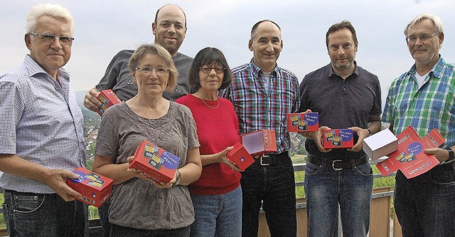 Gnter Schoch, Antja Stolz, Martin Wl... arbeiten emsig an den tliger Prli.   | Foto: Frey