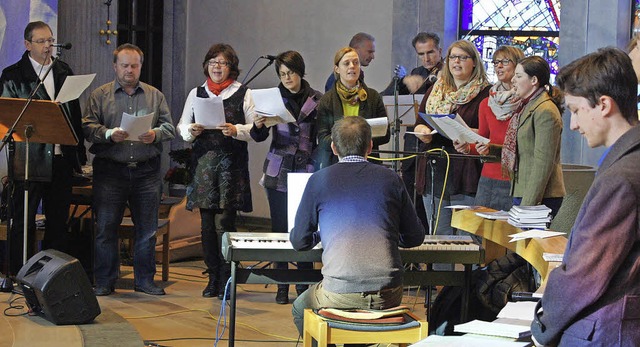 Fleiig geprobt haben die Himmelwrtsband und der Chor.  | Foto: Joachim Bhler