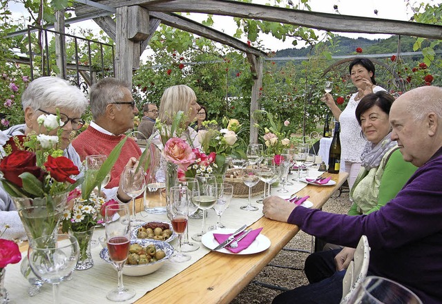 Das Weingut Franz-Xaver prsentierte S...che im hofeigenen Reben-Rosengarten.   | Foto: christian Ringwald