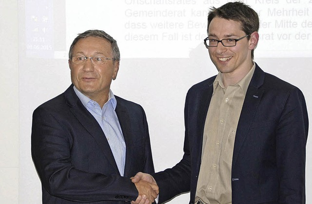 Brgermeister Helmut Mursa (rechts) gr...  als Ortsvorsteher von Neuershausen.   | Foto: manfred frietsch