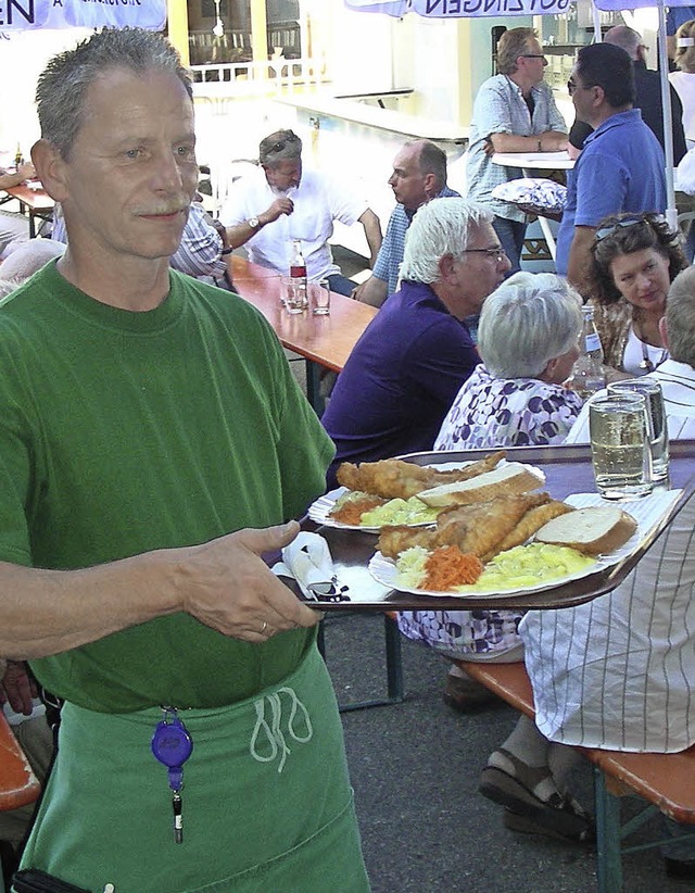 Fisch und Wein, das schmeckt in Btzingen fein.   | Foto: Schneberg