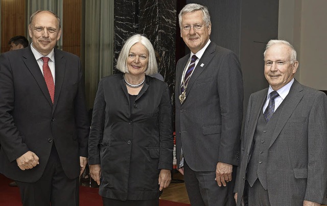 Drei der Geehrten und der Uni-Rektor: ...hen Schiewer, Rolf Strner (von links)  | Foto: Ingo Schneider