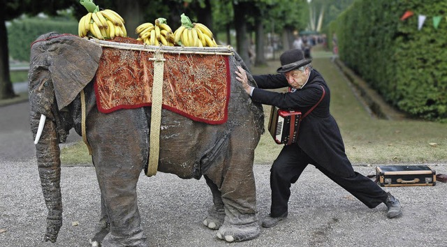 Beim Festival dabei: Pas par Tout (Babyelefant und Dompteur) und <ppp></ppp>  | Foto: Klaus Fischer