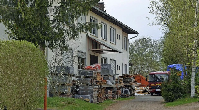 An das ehemalige Betriebsgebude der F...bau als Lrmschutz angebracht werden.   | Foto: Martin Wunderle