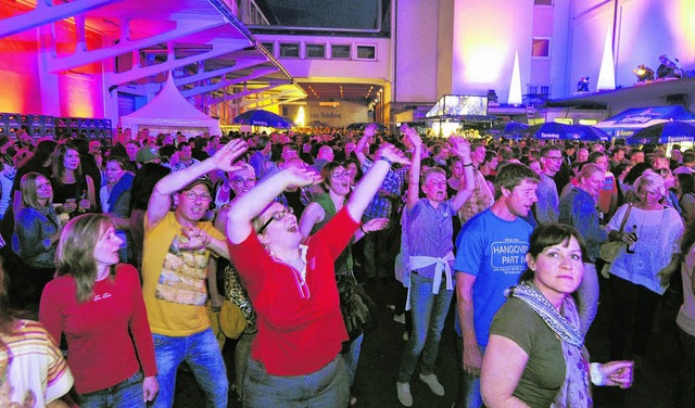 Vor zwei Jahren fllte die 80er-Party ...Finale des zweiten Lokalderbys statt.   | Foto: Roland Sigwart