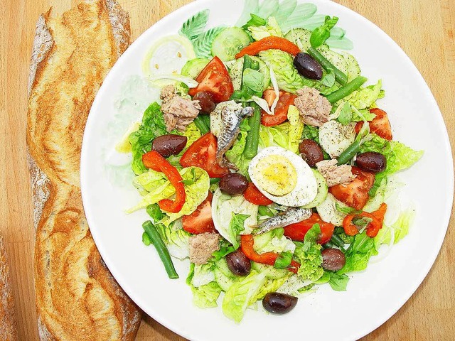 Es ist angerichtet: ein echter Salade Nioise  | Foto: stechl