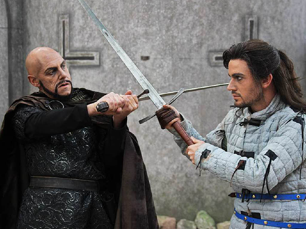 Der Sheriff von Nottingham (Harald Brgin) trifft auf seinen rgsten Widersacher Robin Hood (Moses Scherer).