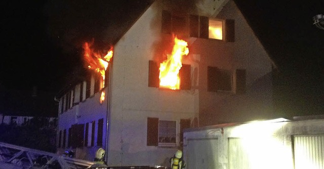 In einem Eckzimmer dieses Wohnhauses brannte es.   | Foto: Feuerwehr