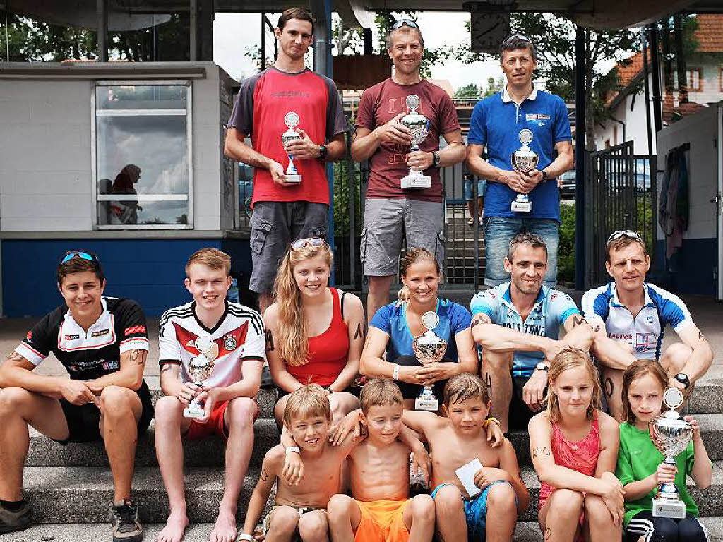 Dunker bewegt: Fuball, Radtouren und Triathon standen auf dem Programm.