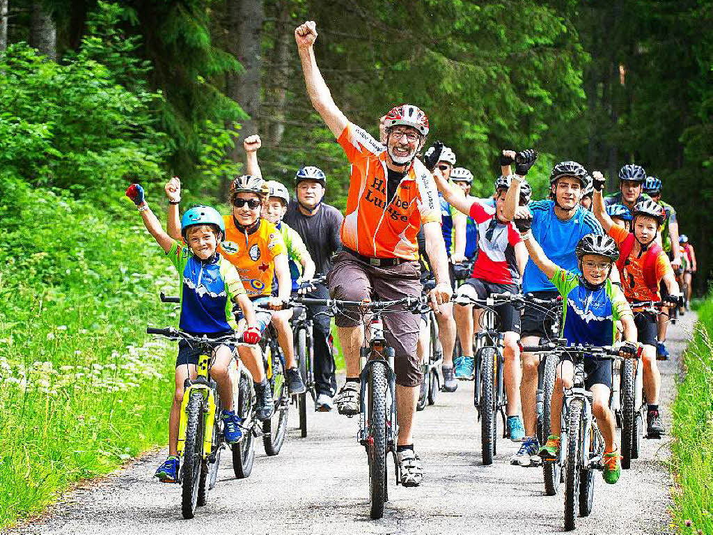 Dunker bewegt: Fuball, Radtouren und Triathon standen auf dem Programm.