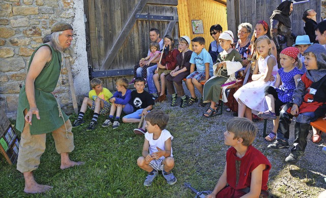 Die kleinen Besucher wurden mit spannenden Geschichten unterhalten.  | Foto: Patrick Burger