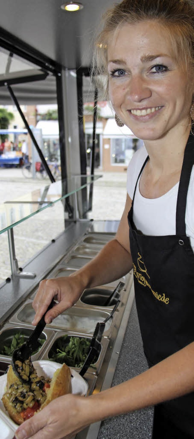 Kumpir, gefllte Ofenkartoffeln, gab e...oder mit Lachs, Kruterquark und Dill.  | Foto: Gerda Oswald