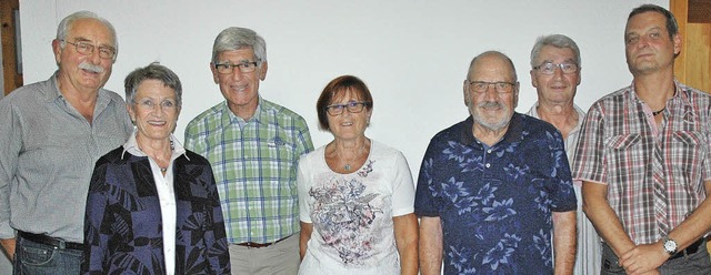 Bernd und Christina Nasdala, Waldemar ...s)  fr 25 Jahre beim Skiclub geehrt.   | Foto: Ounas-Krusel