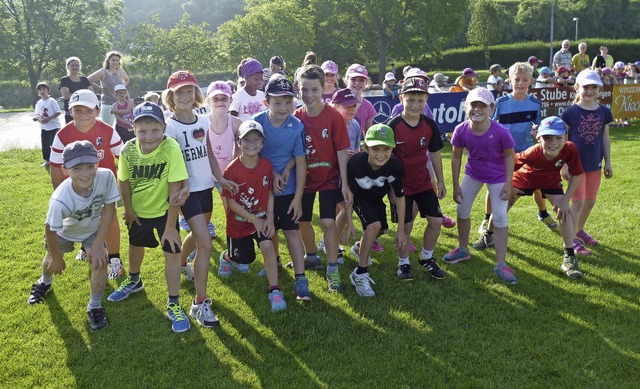 Start frei zum &#8222;Sponsored Run&#8...schule am Freitag auf dem Sportplatz.   | Foto: Privat